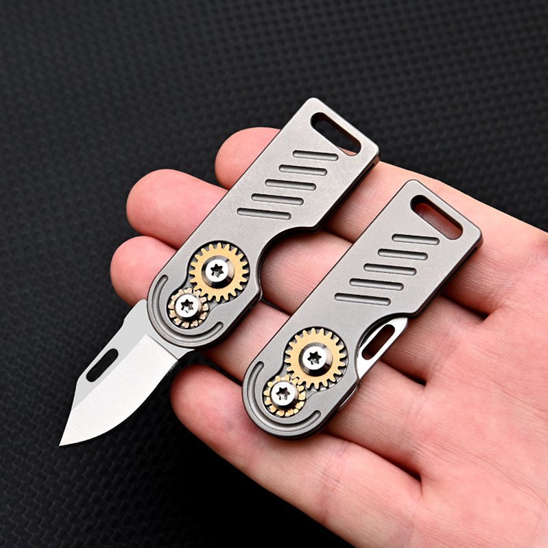 MASALONG MA-TY-059 Titanium alloy gear small blade with sharp edge and high hardness D2 steel mini folding knife, portable keychain, unboxing and express delivery knife