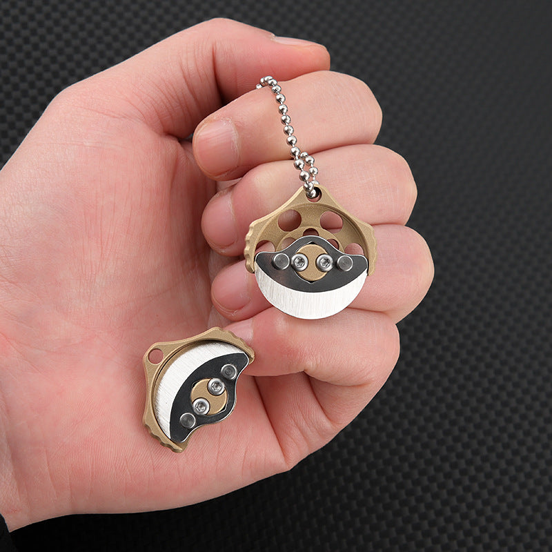MASALONG MA-TY-053 Brass UFO Mini Knife Creative Hanging Pendant with Portable Keychain Pendant, Portable Unpacking and Delivery Knife