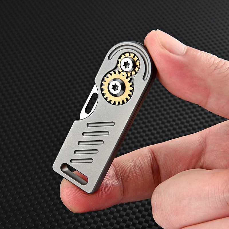 MASALONG MA-TY-059 Titanium alloy gear small blade with sharp edge and high hardness D2 steel mini folding knife, portable keychain, unboxing and express delivery knife