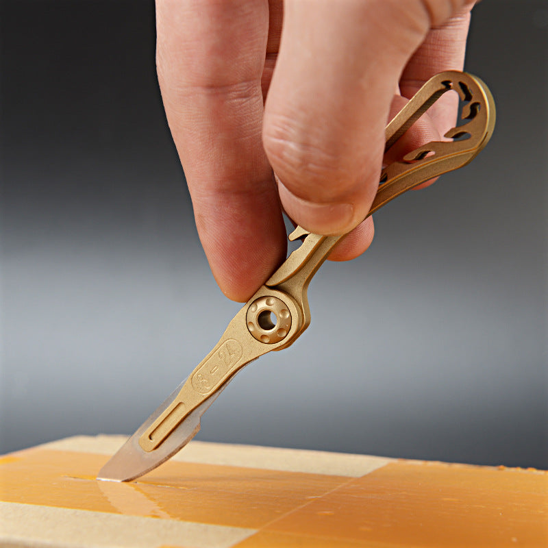 MASALONG MA-TY-069 Brass Keychain Knife Edge Art Knife Portable Delivery Knife Commemorative Kobe Mamba Knife