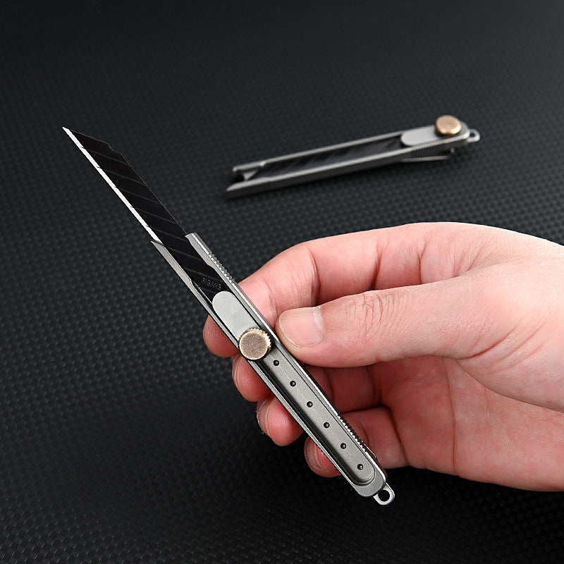 MASALONG MA-TY-065 Cuchillo de arte de aleación de titanio para desempaquetar y desempaquetar entrega urgente, cuchillo afilado para tallar, cuchillo para papel tapiz, suministros de oficina, cuchillo para cortar papel de metal