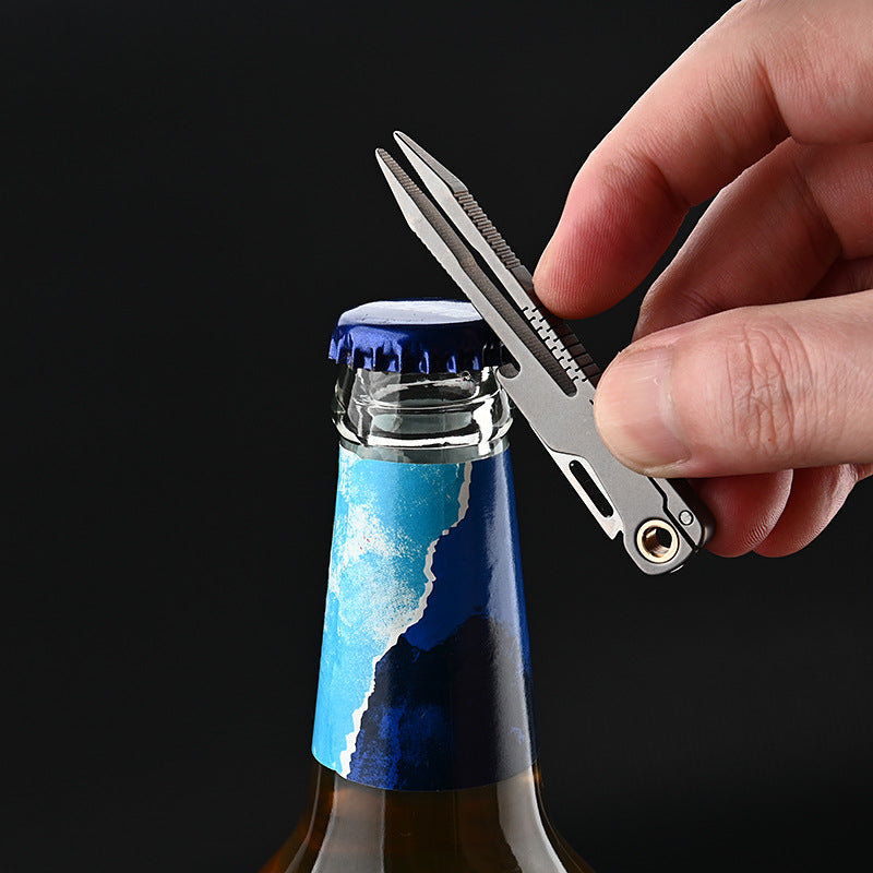 MASALONG MA-TY-034 Pinça de liga de titânio com uma pequena faca para raspar e arrancar pelos, clipe de sobrancelha de cabeça plana, acessório de manutenção de ferramenta pequena EDC portátil para exterior