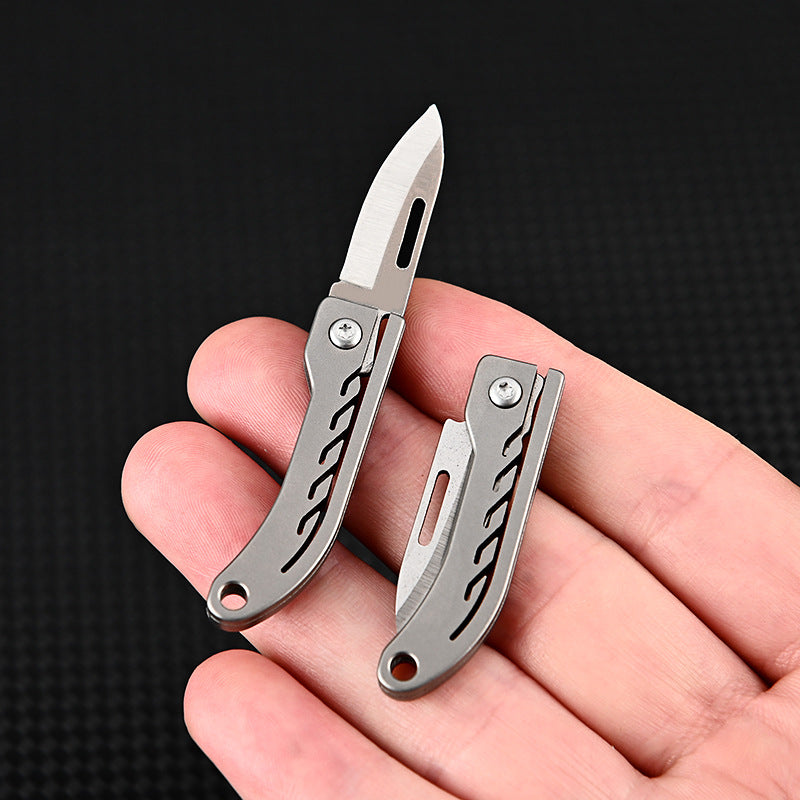 MASALONG MA-TY-048 Mini cuchillo plegable de aleación de titanio Llavero portátil con acero D2 de alta dureza Cuchillo afilado Cuchillo de entrega portátil y sin embalaje