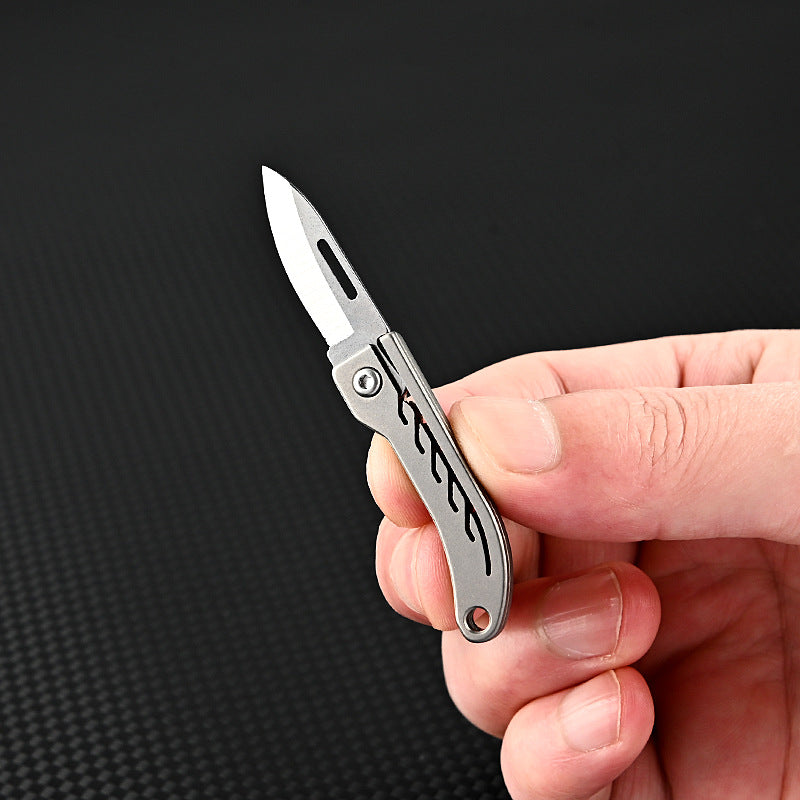 MASALONG MA-TY-048 Mini cuchillo plegable de aleación de titanio Llavero portátil con acero D2 de alta dureza Cuchillo afilado Cuchillo de entrega portátil y sin embalaje