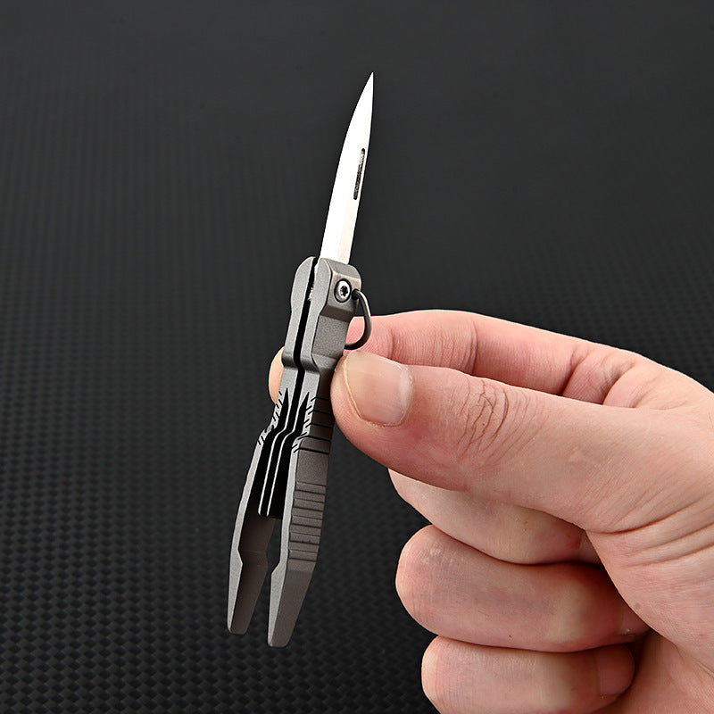 MASALONG MA-TY-034 Pinça de liga de titânio com uma pequena faca para raspar e arrancar pelos, clipe de sobrancelha de cabeça plana, acessório de manutenção de ferramenta pequena EDC portátil para exterior