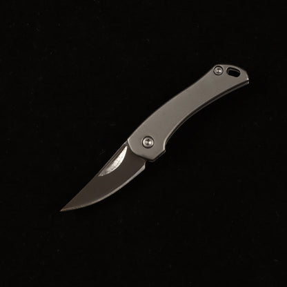 MASALONG MA-TY-014 Unboxing a high-hardness, mini stainless steel folding tool—a portable keychain accessory with a creative design.