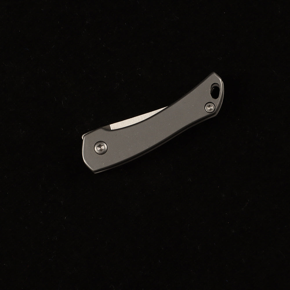 MASALONG MA-TY-014 Unboxing a high-hardness, mini stainless steel folding tool—a portable keychain accessory with a creative design.