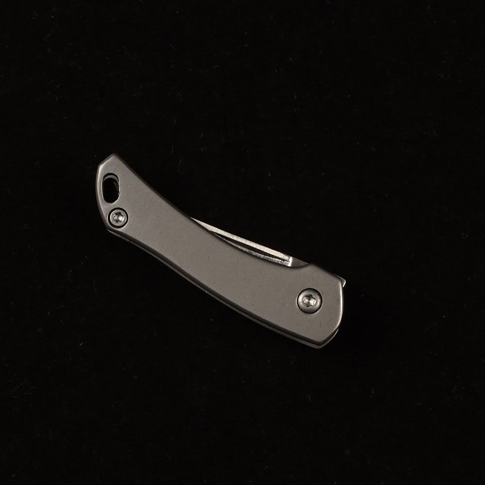 MASALONG MA-TY-014 Unboxing a high-hardness, mini stainless steel folding tool—a portable keychain accessory with a creative design.