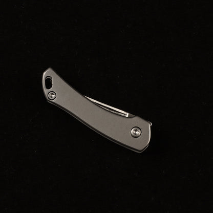 MASALONG MA-TY-014 Unboxing a high-hardness, mini stainless steel folding tool—a portable keychain accessory with a creative design.